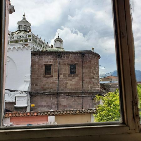 Hostel Hostal Juana De Arco Quito Zewnętrze zdjęcie