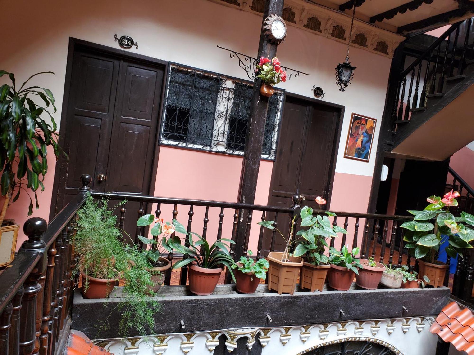 Hostel Hostal Juana De Arco Quito Zewnętrze zdjęcie