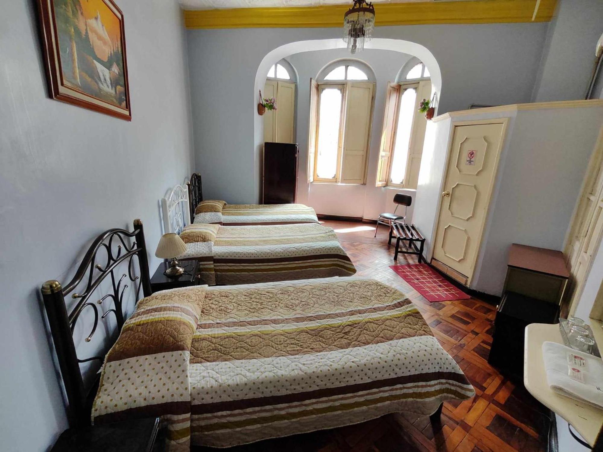 Hostel Hostal Juana De Arco Quito Zewnętrze zdjęcie