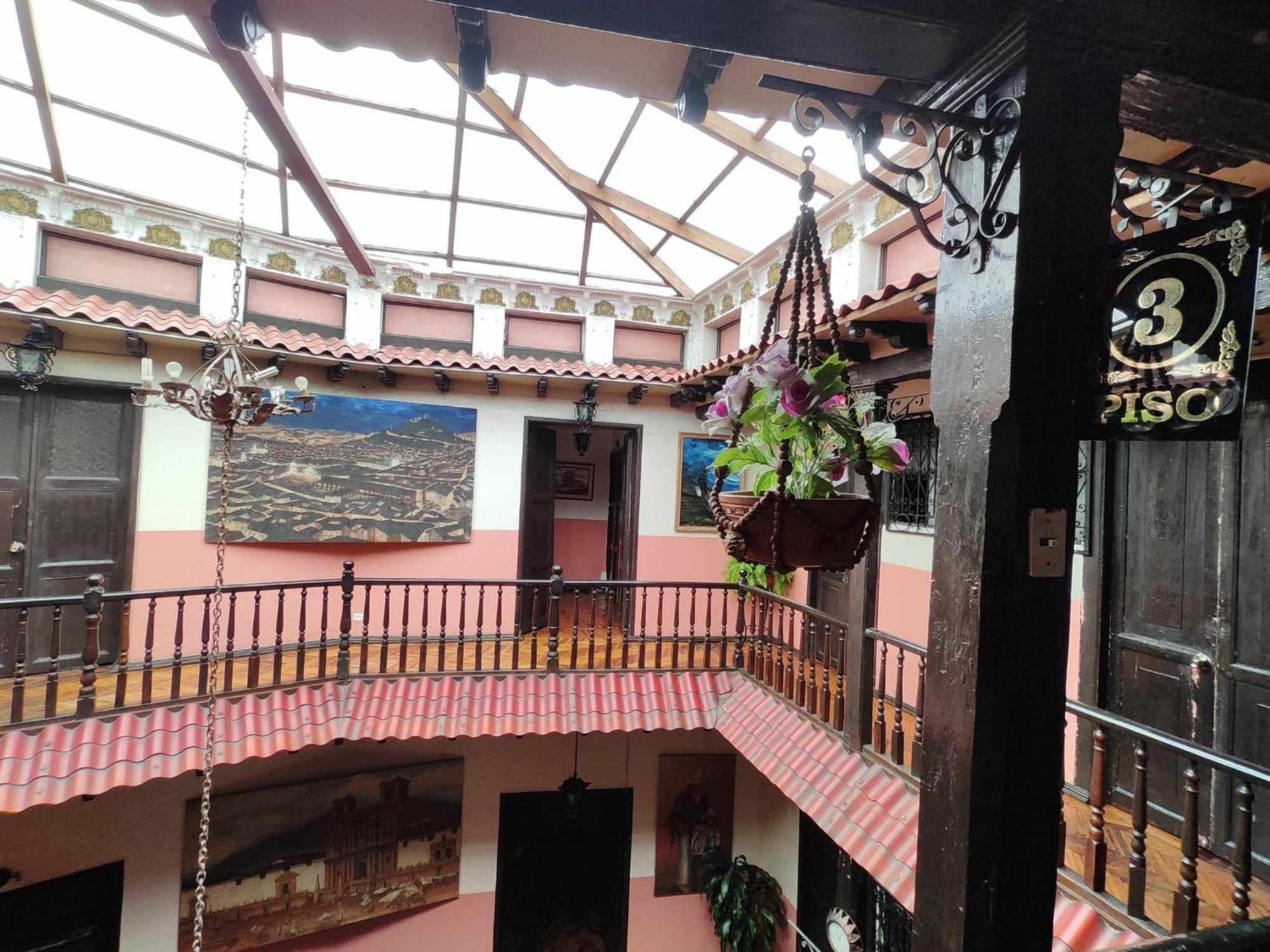 Hostel Hostal Juana De Arco Quito Zewnętrze zdjęcie