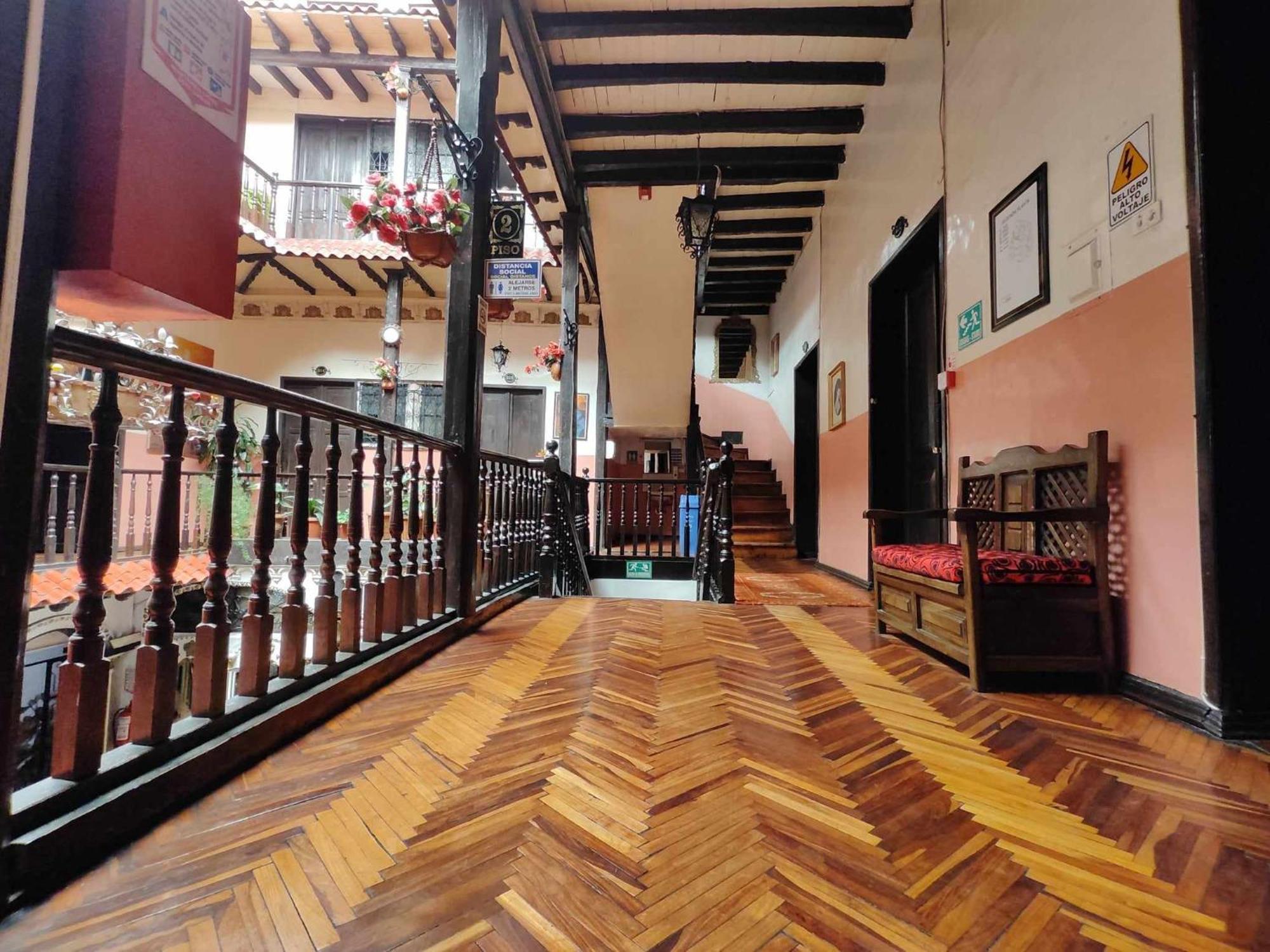 Hostel Hostal Juana De Arco Quito Zewnętrze zdjęcie