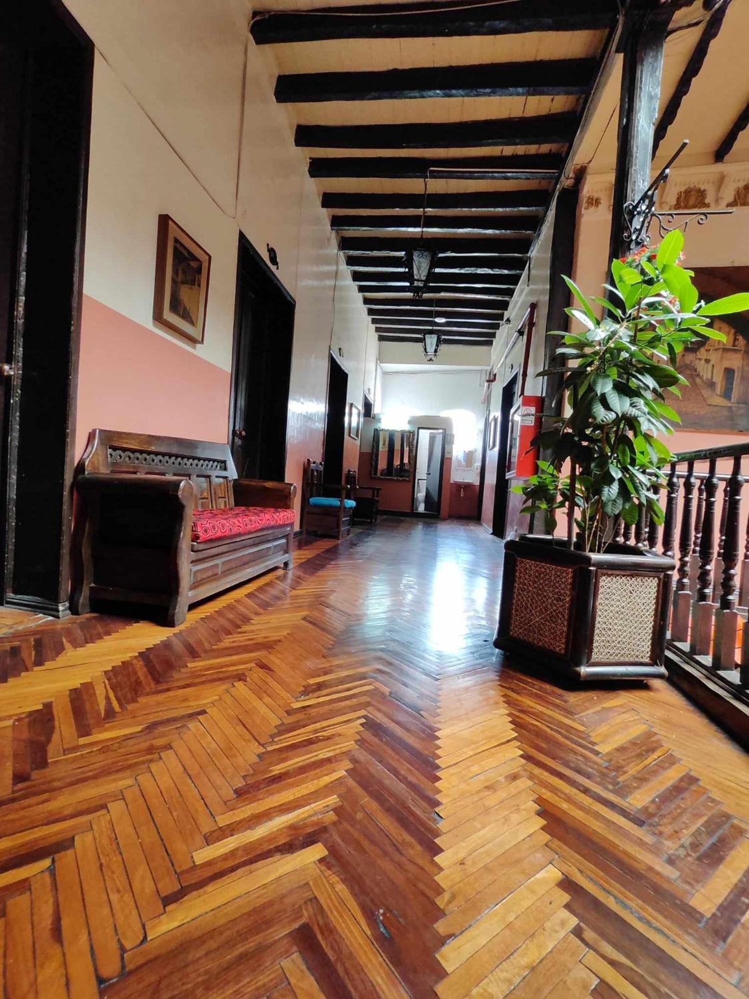 Hostel Hostal Juana De Arco Quito Zewnętrze zdjęcie