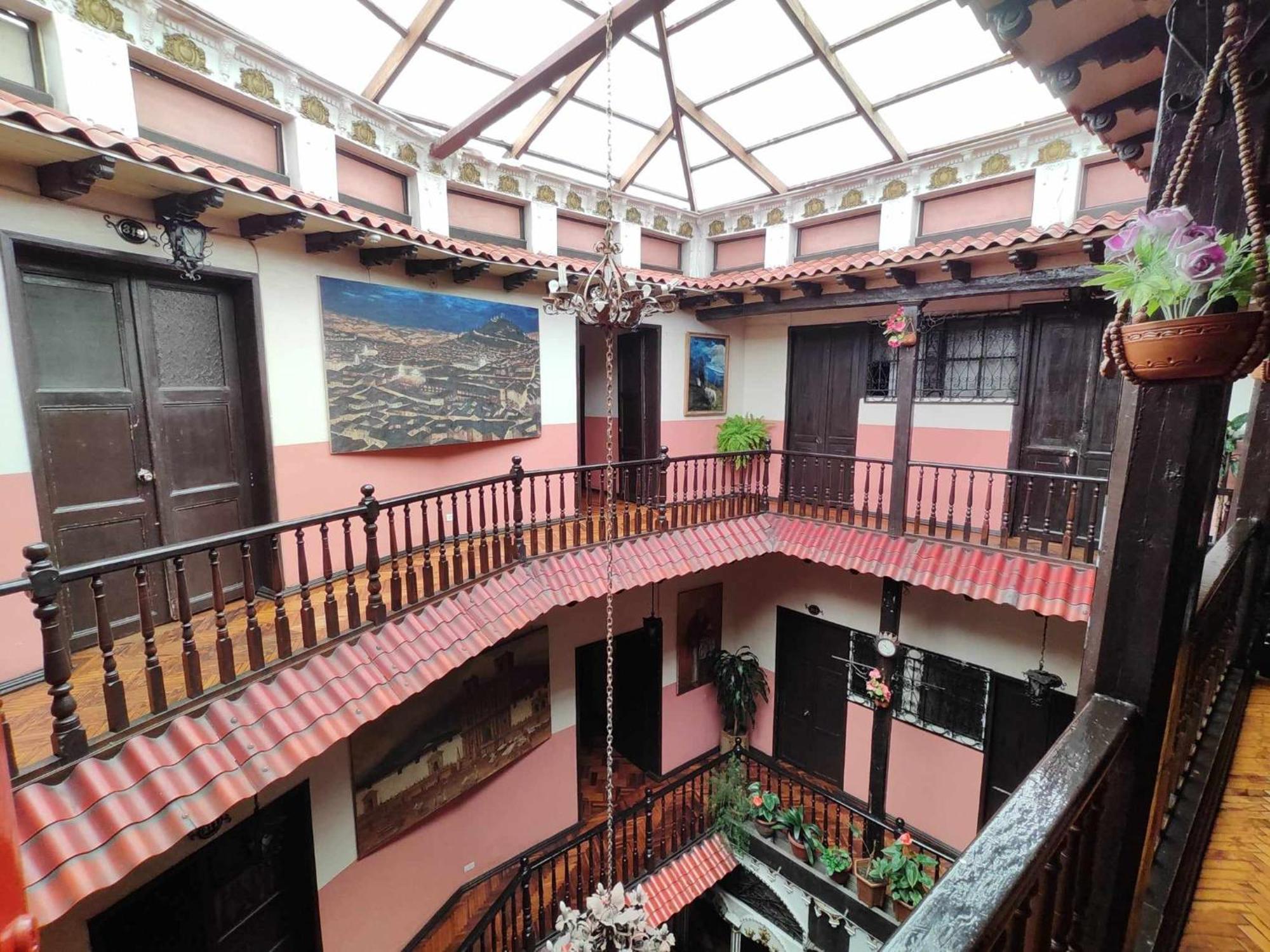 Hostel Hostal Juana De Arco Quito Zewnętrze zdjęcie