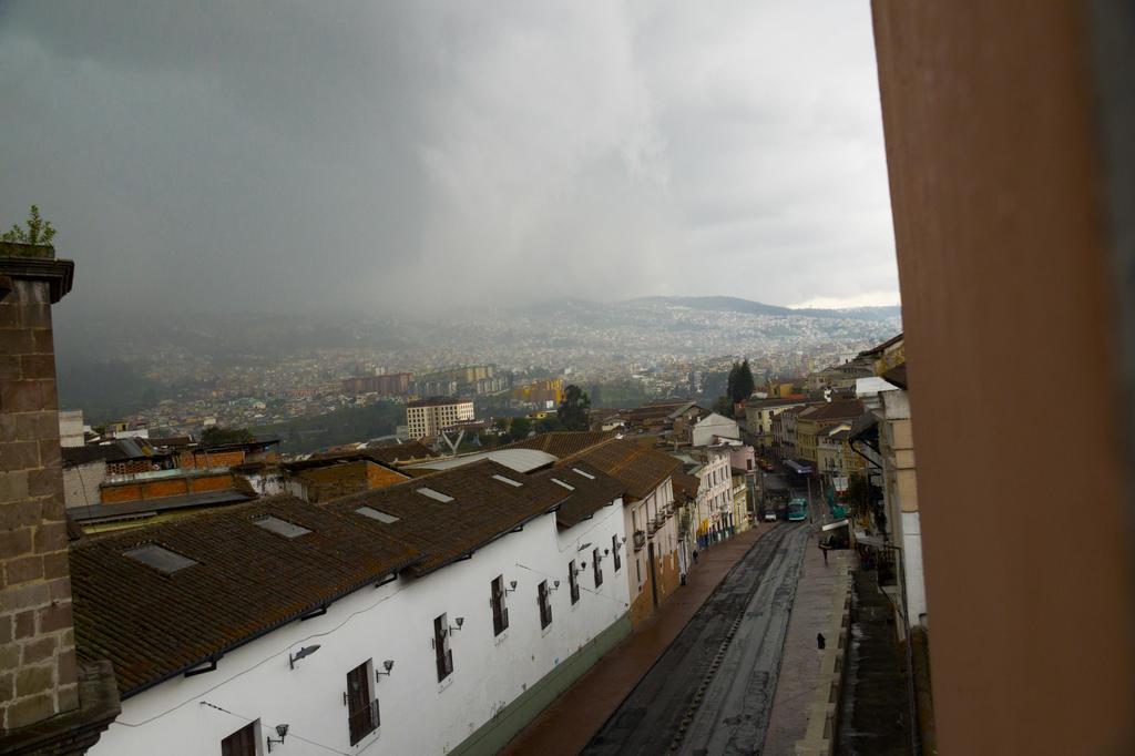Hostal Juana De Arco Quito Zewnętrze zdjęcie