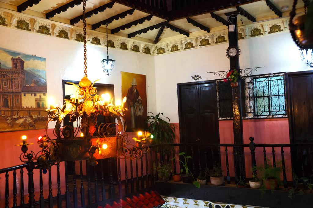 Hostel Hostal Juana De Arco Quito Zewnętrze zdjęcie