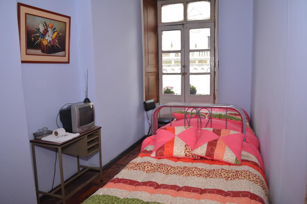 Hostel Hostal Juana De Arco Quito Zewnętrze zdjęcie