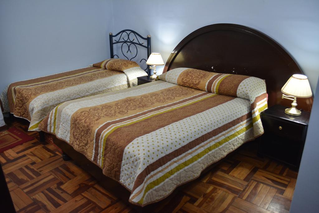 Hostel Hostal Juana De Arco Quito Zewnętrze zdjęcie