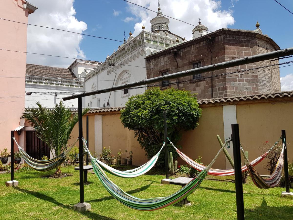 Hostel Hostal Juana De Arco Quito Zewnętrze zdjęcie