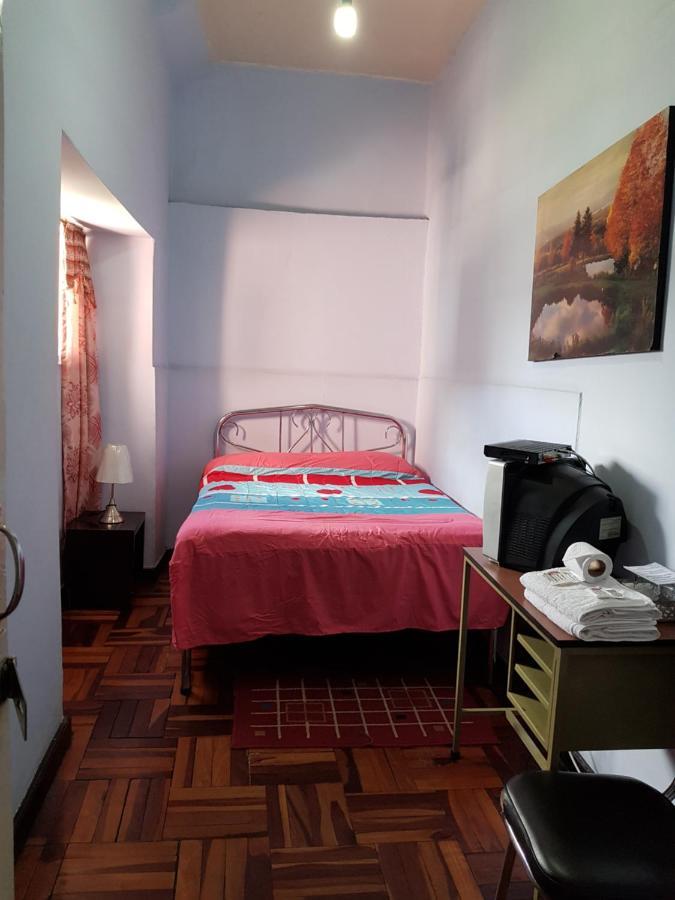 Hostel Hostal Juana De Arco Quito Zewnętrze zdjęcie